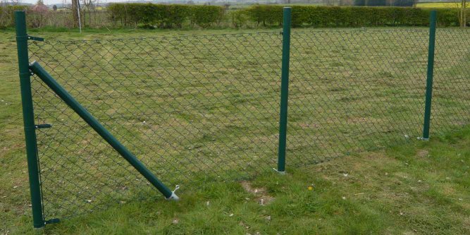 chainlink mesh fence